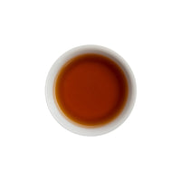 Ein ansprechendes Foto von unserem aufgebrühten GABA Oolong Tee Ruby Sky in einer Tasse.