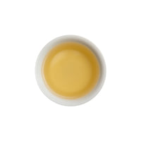 Ein ansprechendes Foto von unserem aufgebrühten Grünen Tee Curly Green in einer Tasse.