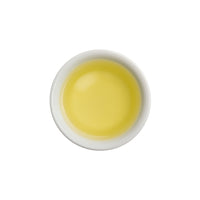 Ein ansprechendes Foto von unserem aufgebrühten Grünen BIO Tee Crystal Lake Sencha in einer Tasse.