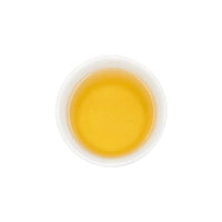 Ein ansprechendes Foto von unserem aufgebrühten Oolong Tee Magic Hour in einer Tasse.