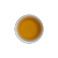 Ein ansprechendes Foto von unserem aufgebrühten Sheng Pu Erh Tee Peak in einer Tasse.