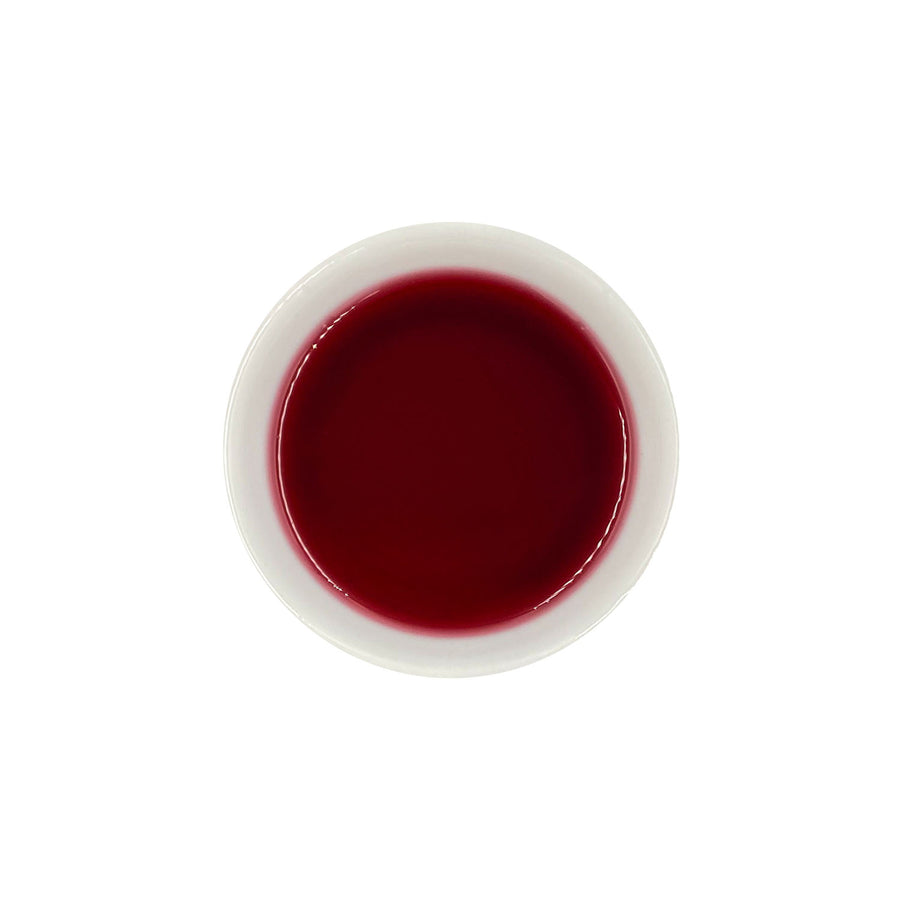 Ein ansprechendes Foto von unserem aufgebrühten BIO Kräutertee Balance in einer Tasse.
