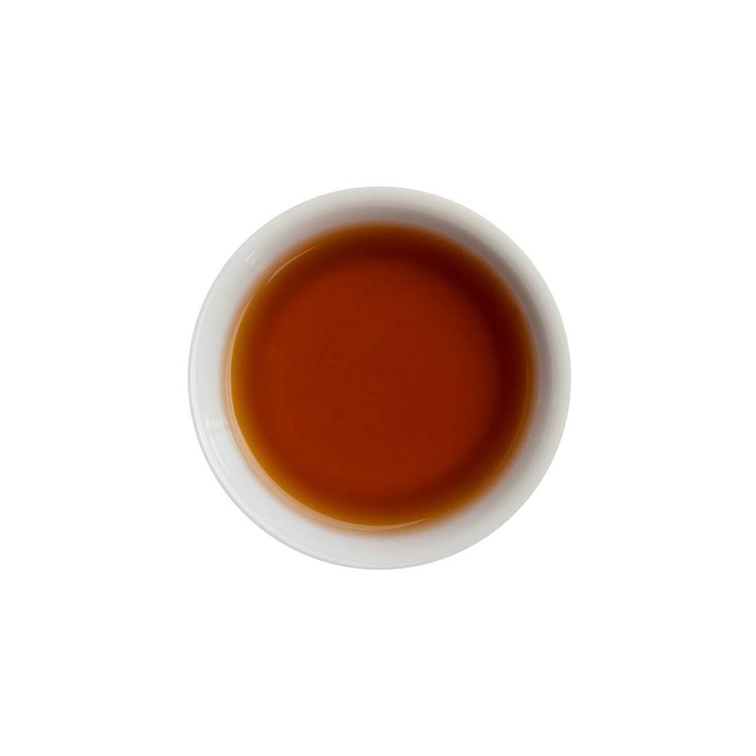 Ein ansprechendes Foto von unserem aufgebrühten GABA Oolong Tee Ruby Sky in einer Tasse.