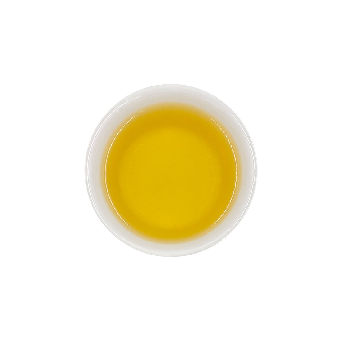Ein ansprechendes Foto von unserem aufgebrühten BIO Griechischen Bergtee Easy Mind in einer Tasse.