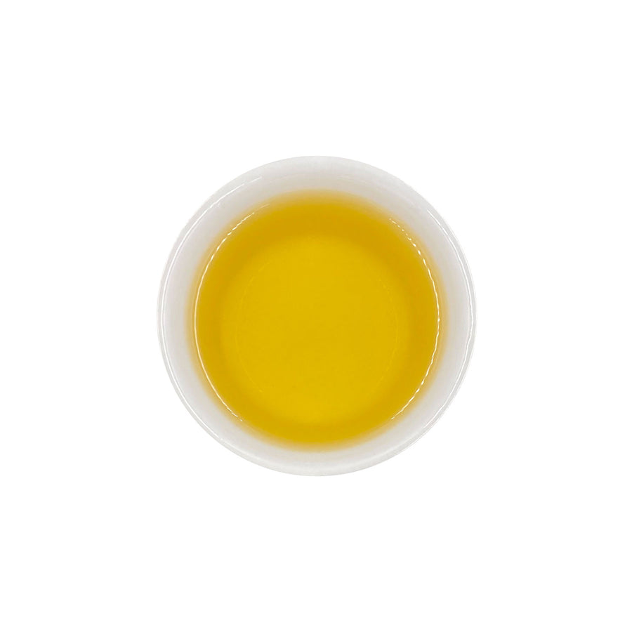 Ein ansprechendes Foto von unserem aufgebrühten BIO Griechischen Bergtee Easy Mind in einer Tasse.