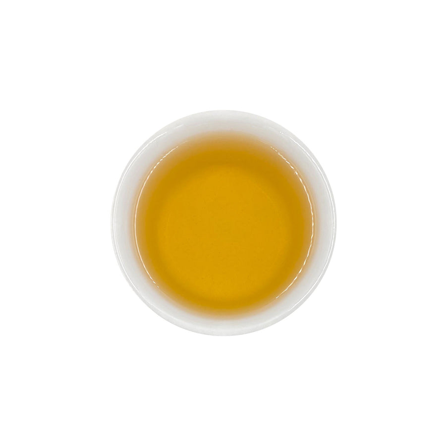 Ein ansprechendes Foto von unserem aufgebrühten BIO Kräutertee Get.Up.Now in einer Tasse.