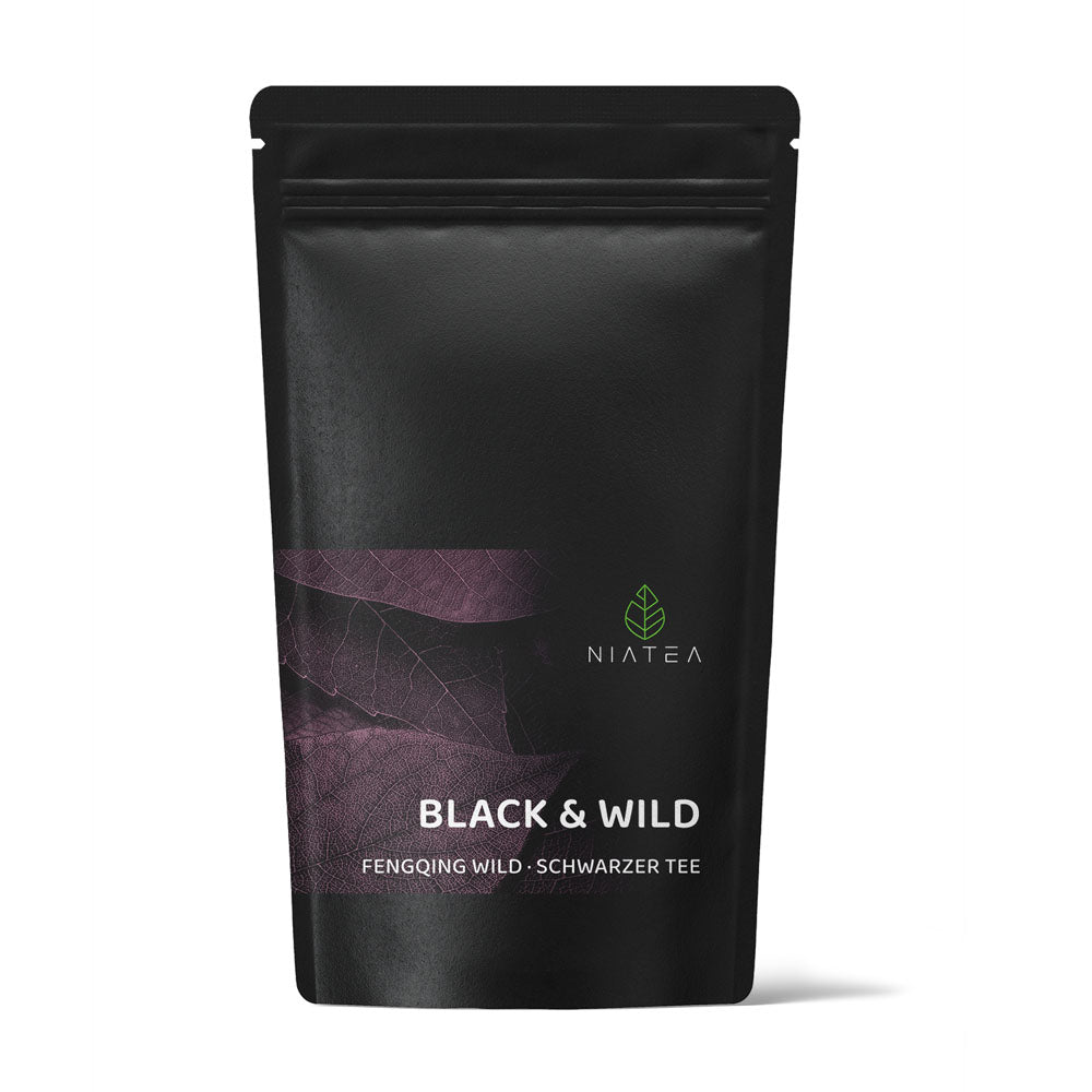 Ein ansprechendes Foto unserer Teeverpackung für den Schwarzen Tee Black & Wild.